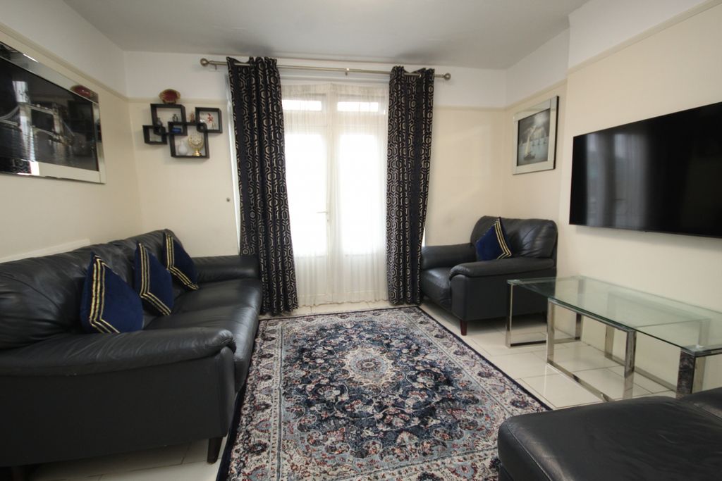 Property photo 2 of 11 Gallery