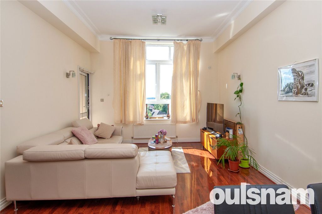 Property photo 3 of 17 Picture No. 02