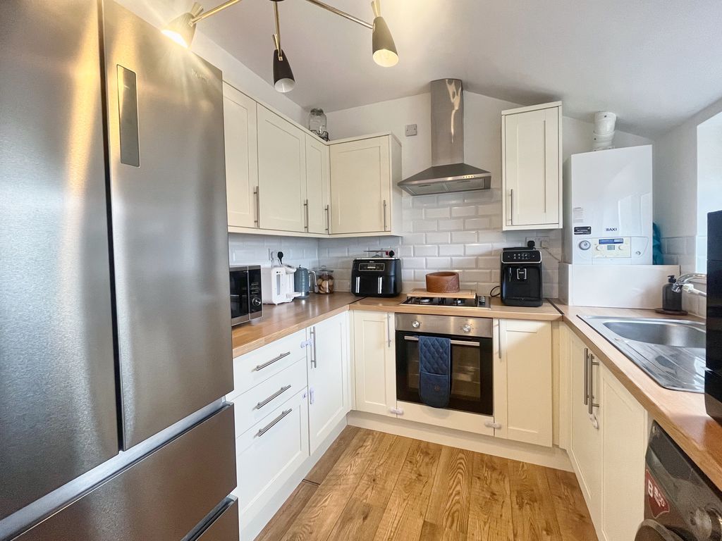 Property photo 2 of 25 Photo 16