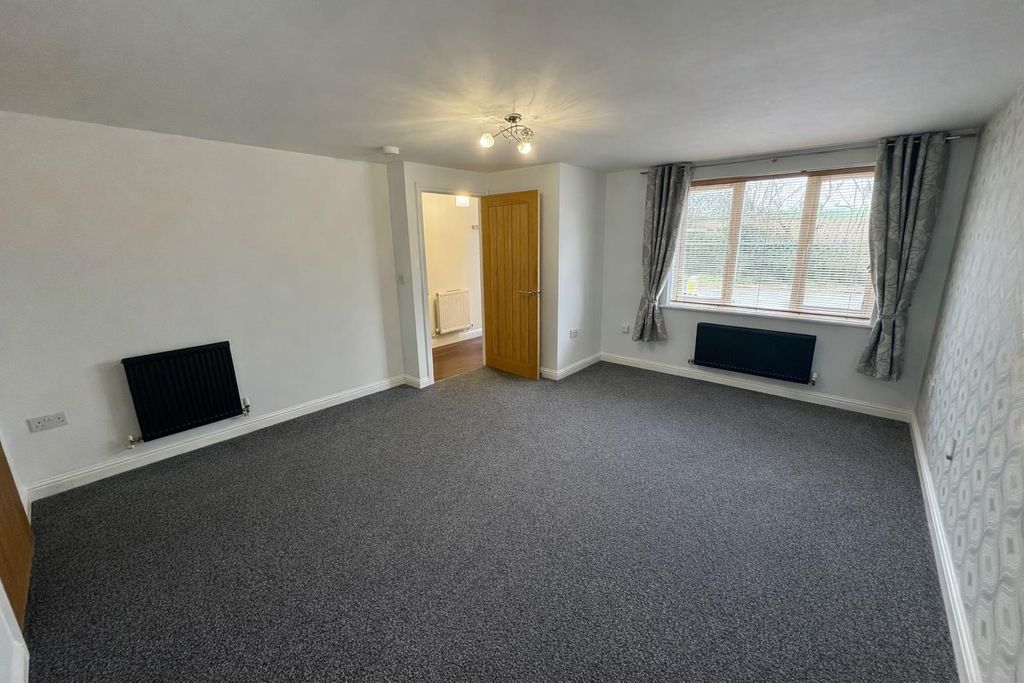 Property photo 3 of 25