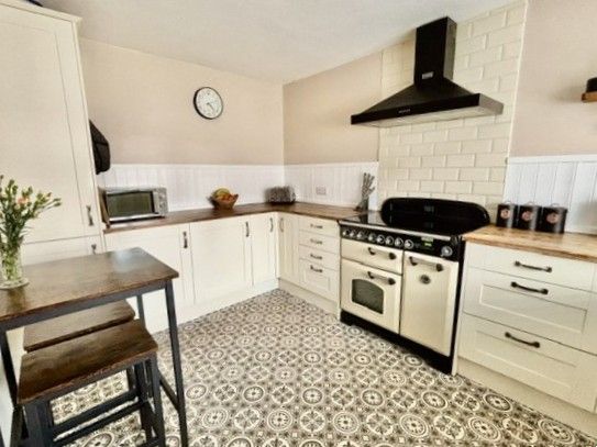 Property photo 2 of 17 Kitchen