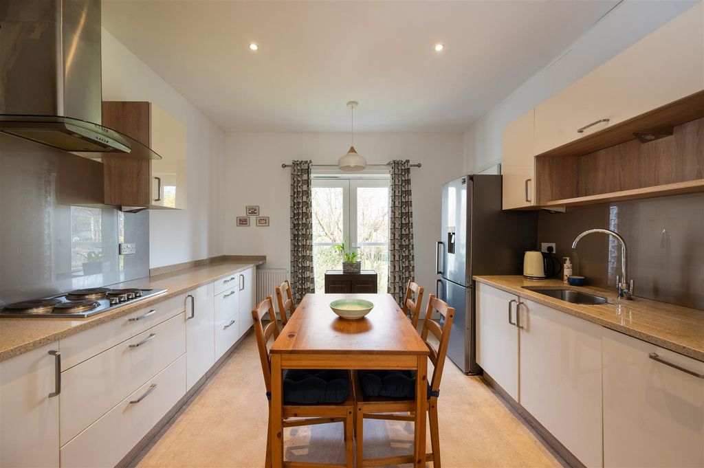 Property photo 3 of 17 Barntongrove-024.Jpg