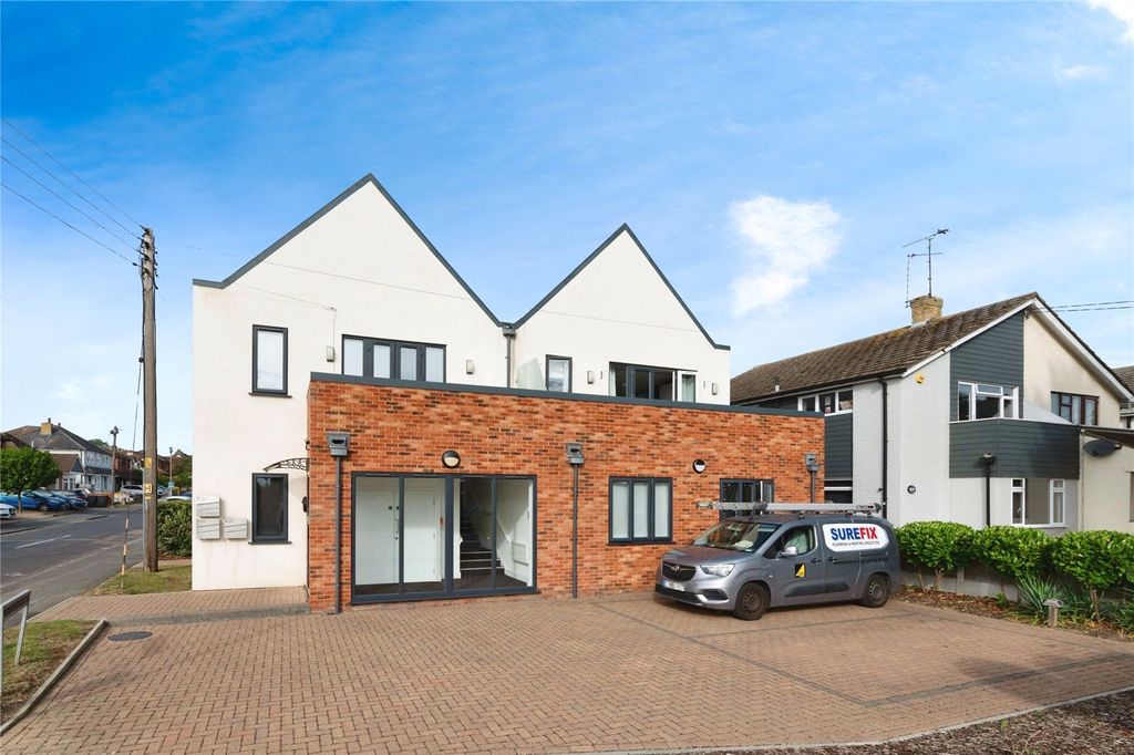Property photo 1 of 17 Frot With Parking