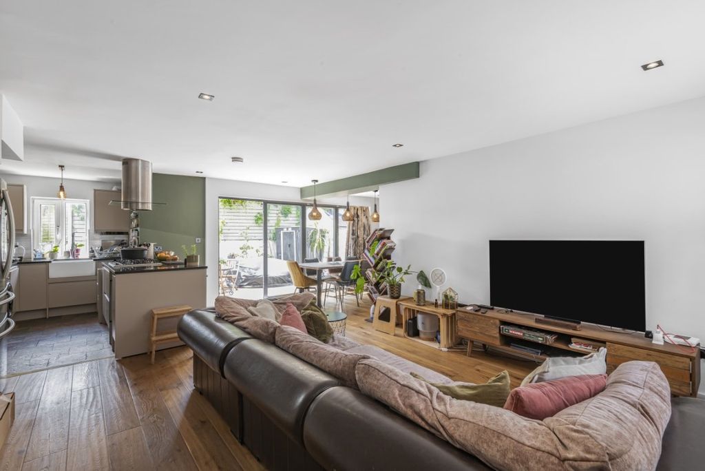 Property photo 1 of 11 869539 (13)