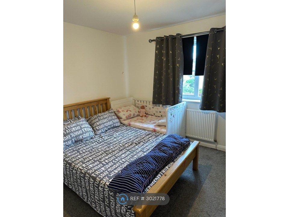 Property photo 1 of 18 Bedroom 1