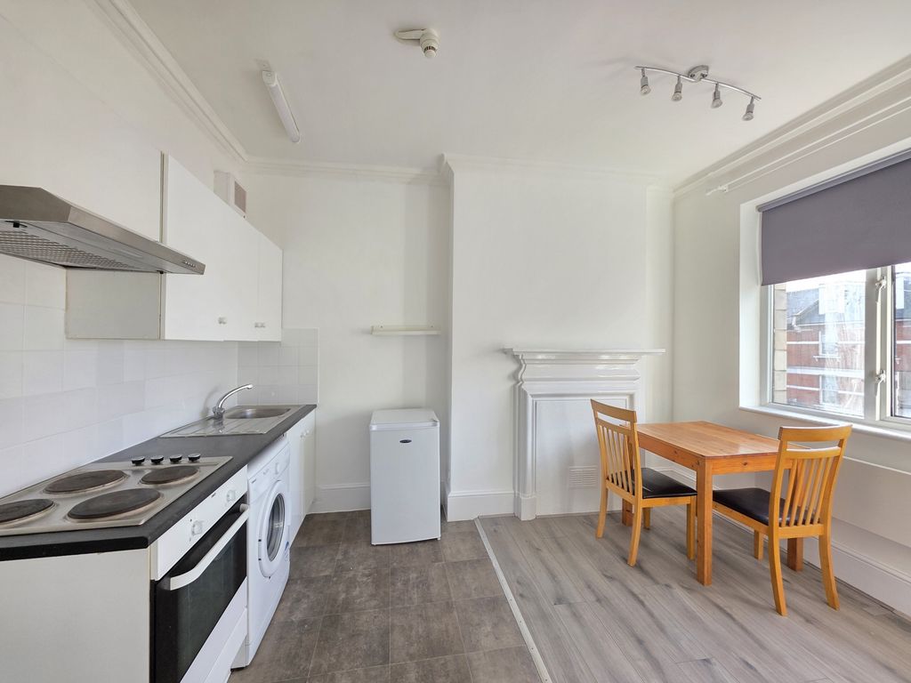 Property photo 1 of 6 Photo 4