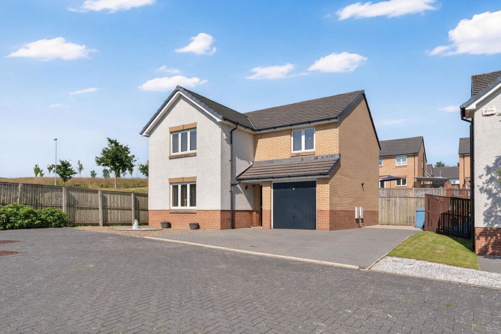 Property photo 2 of 33