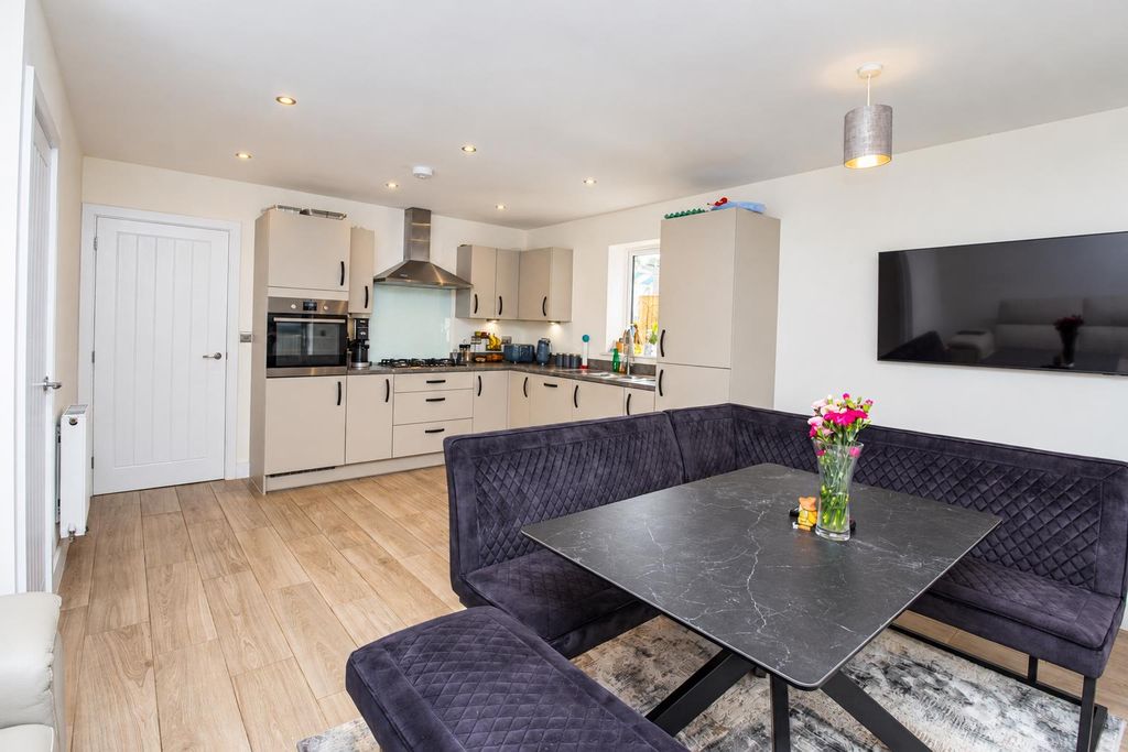 Property photo 3 of 17 c