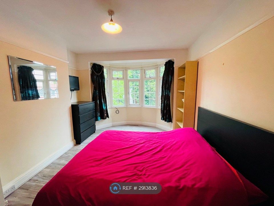 Property photo 1 of 8 Master Bedroom