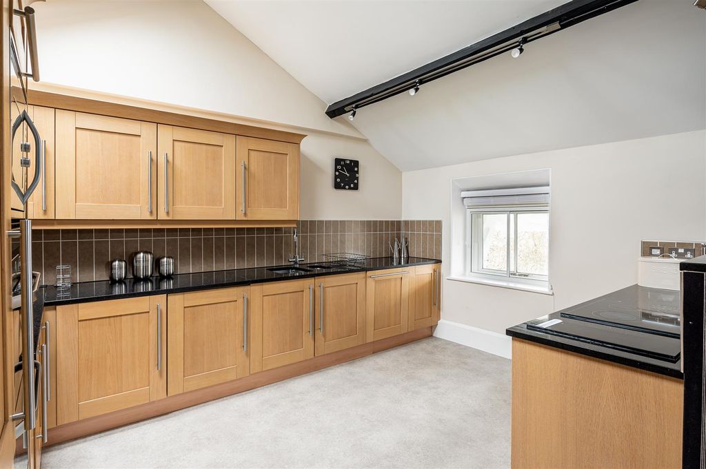 Property photo 3 of 20 Mill Mount-13.Jpg