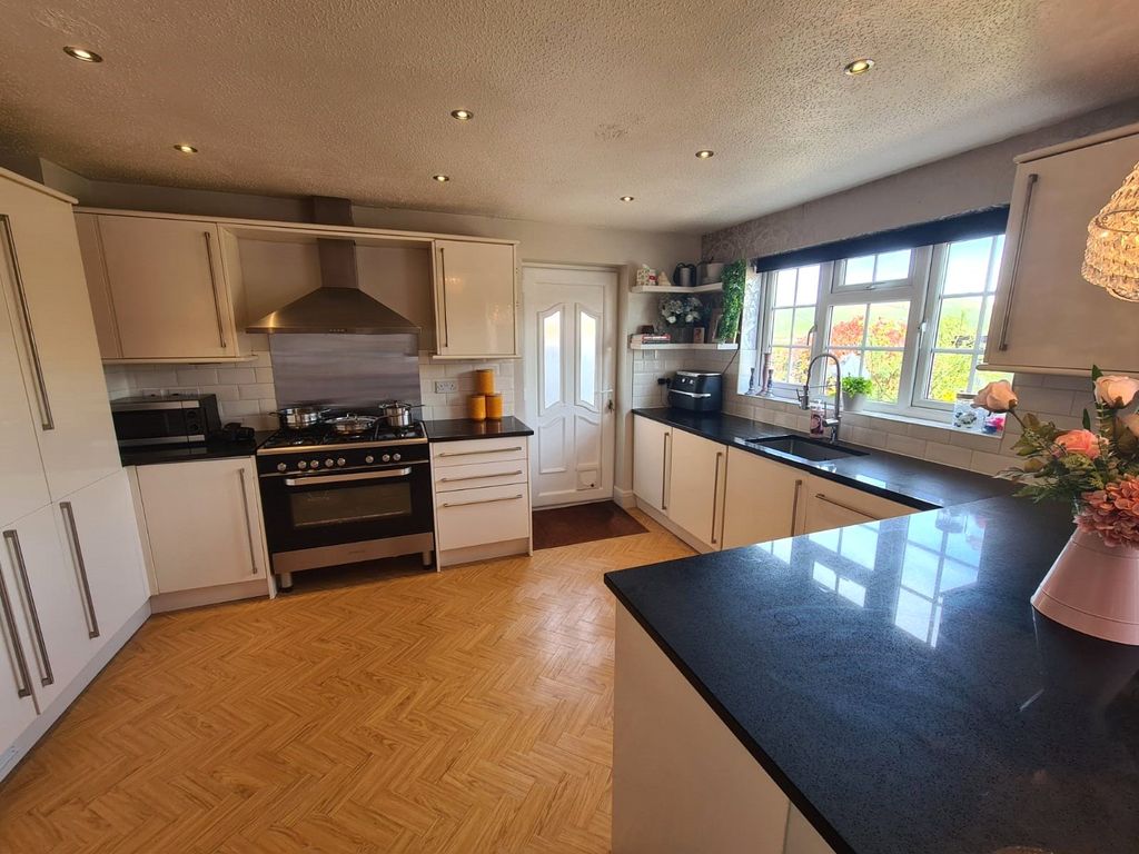 Property photo 2 of 23 Kitchen Area