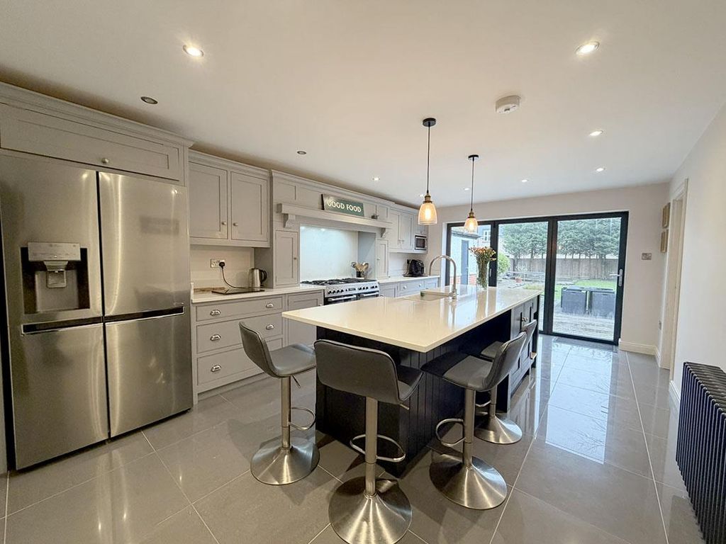 Property photo 2 of 21