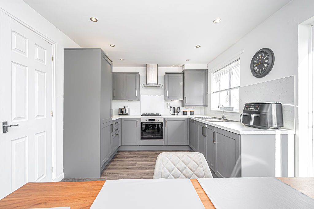 Property photo 2 of 24 Dining Kitchen