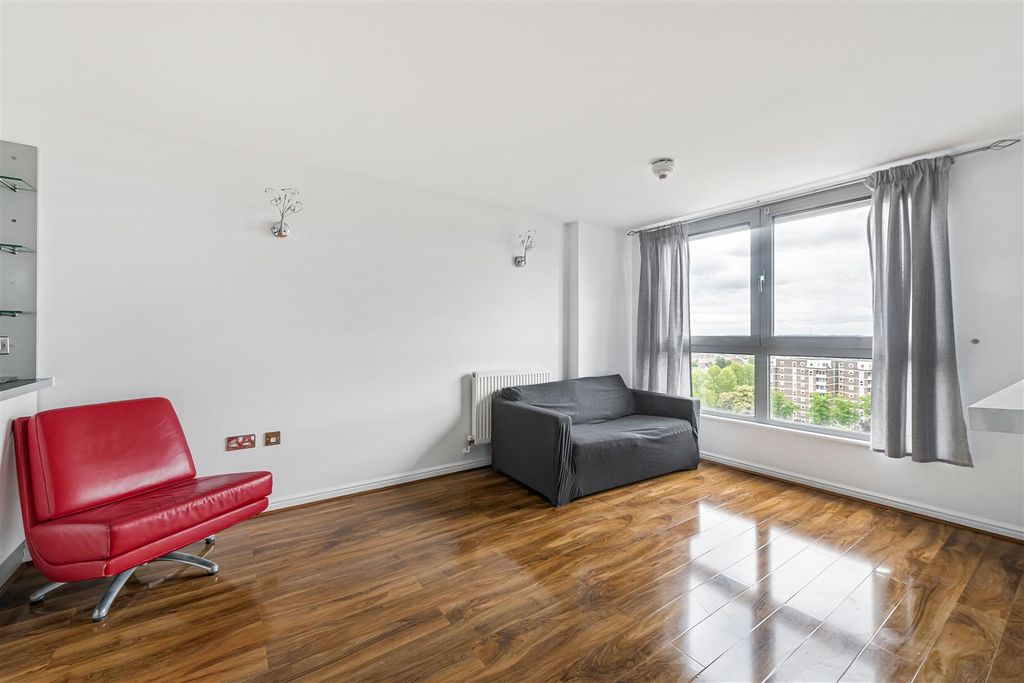 Property photo 3 of 14 14_81098.Jpg