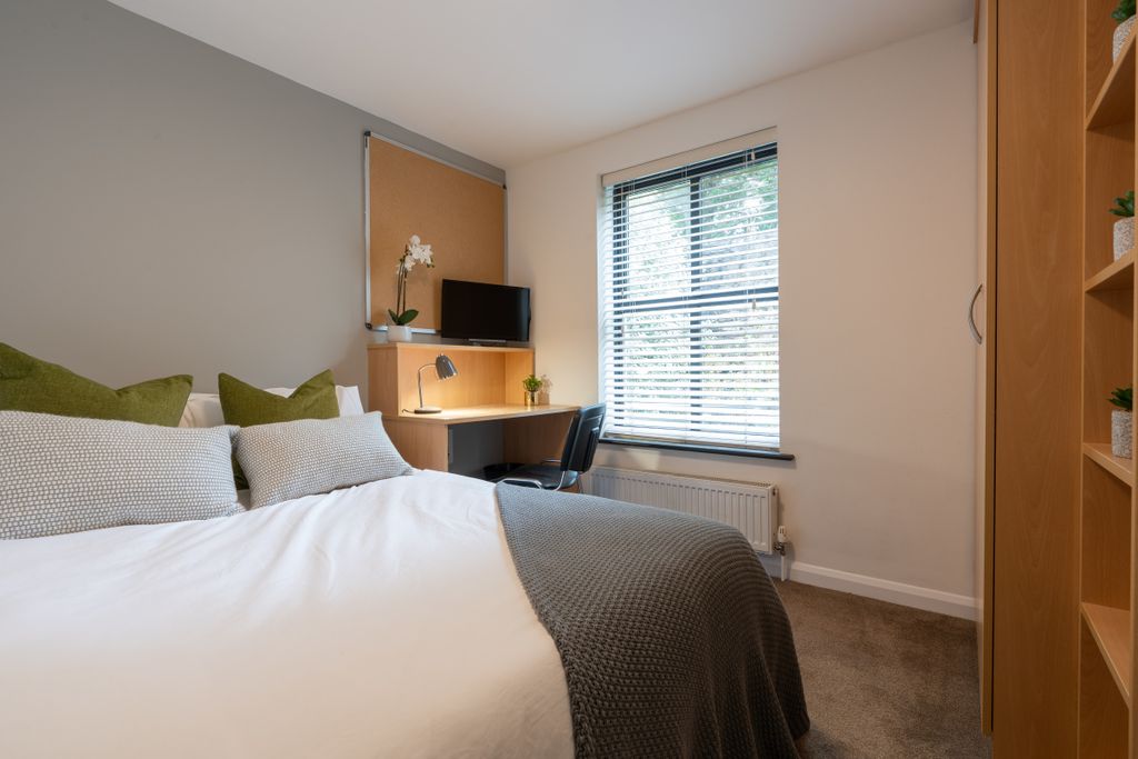 Property photo 2 of 14 Hope Court Flat 2 Bedroom 1