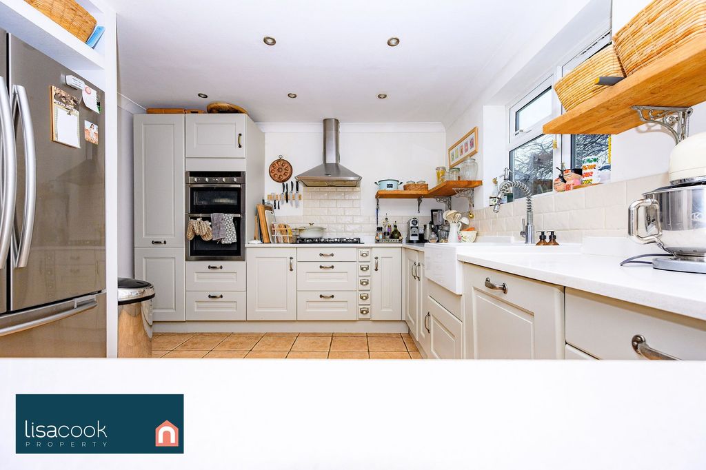 Property photo 3 of 22 Kitchen