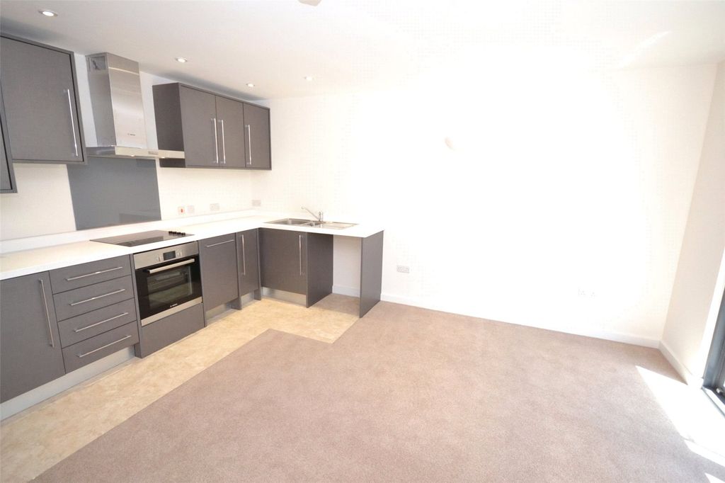 Property photo 2 of 8 Kitchen