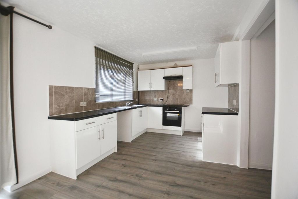 Property photo 2 of 12 Pbox-Img.Jpg