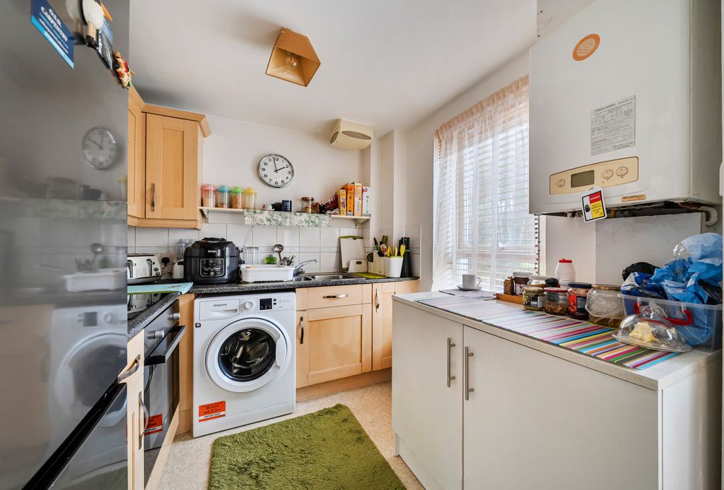 Property photo 3 of 10 1407056-14-698205...