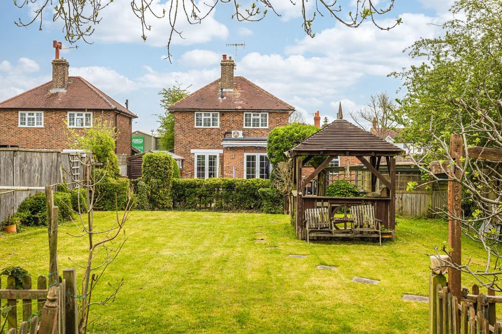 Property photo 2 of 33
