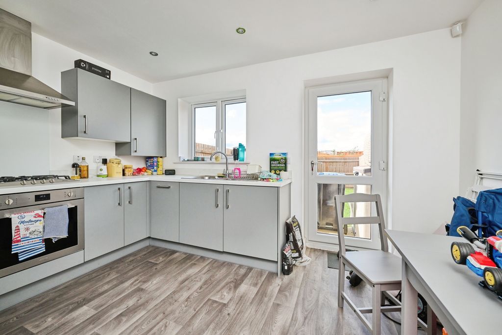 Property photo 1 of 13 Kitchen/Dining Room