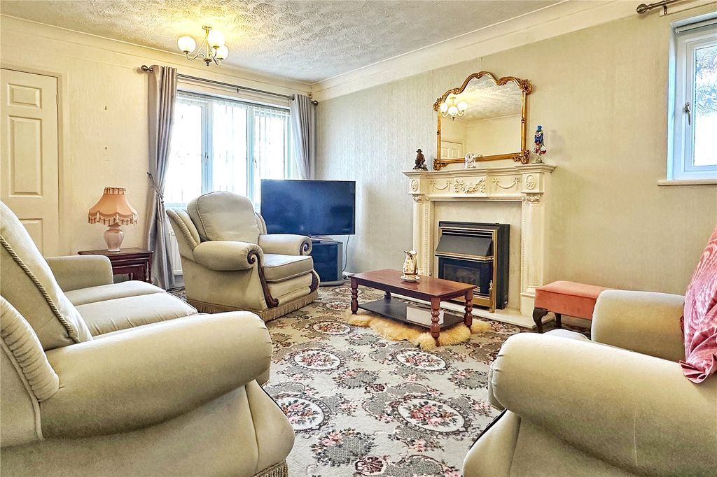 Property photo 3 of 19 Living Room