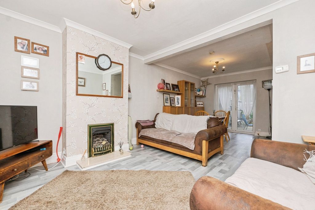 Property photo 2 of 17 Photo