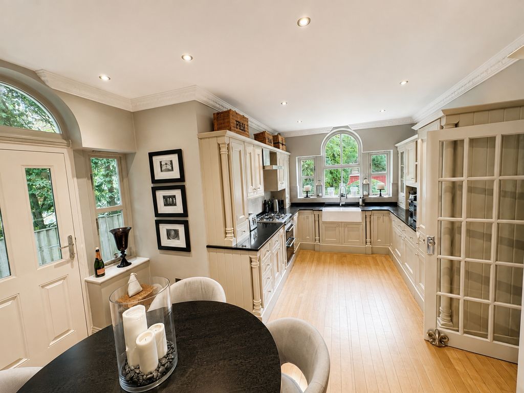Property photo 3 of 26 89D0D315-9161-40C7-9Fa5-33E25CC7F9B6