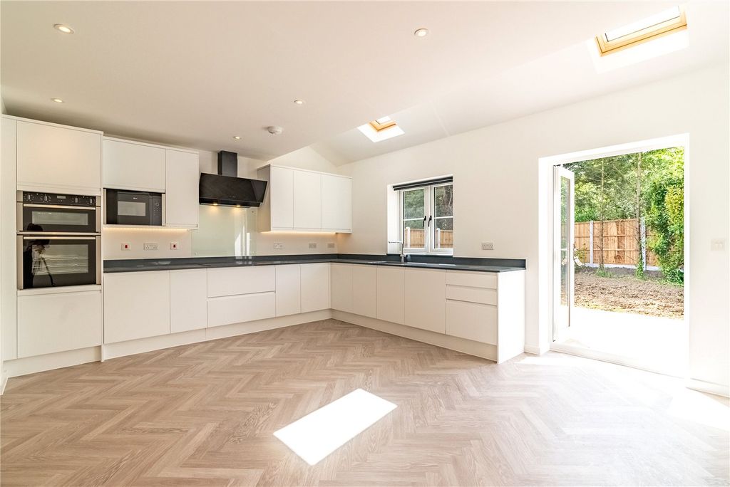 Property photo 1 of 17 Picture No. 12