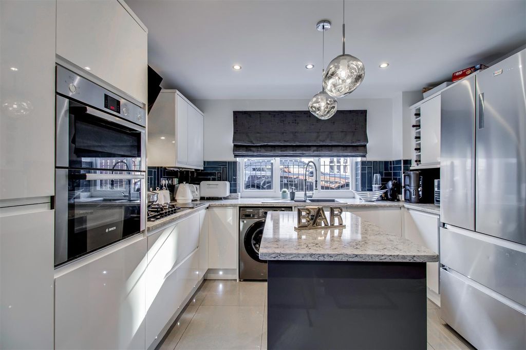 Property photo 3 of 18 Kitchen/Diner