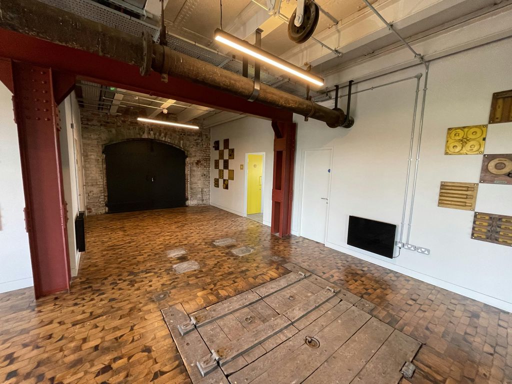 Property photo 3 of 14 2d4Fe0455ee793c95Dba155F3A51B6Ffimg_4977.Jpeg