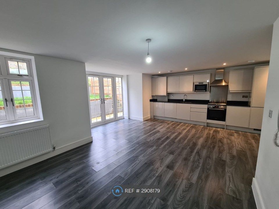 Property photo 2 of 7 Kitchen / Lounge