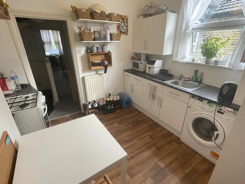 Property photo 2 of 9 Kitchen