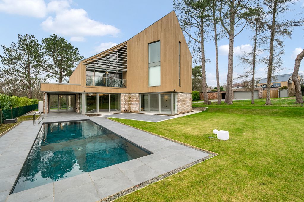 Property photo 2 of 31 Pool/Garden