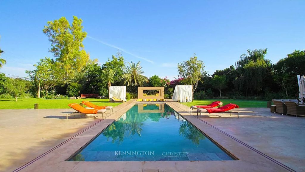 Property photo 3 of 34 Swimming Pool