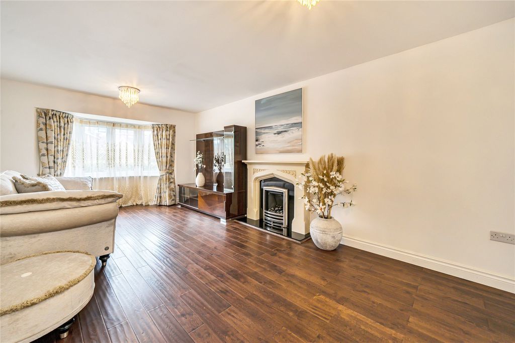 Property photo 2 of 22 Living Room