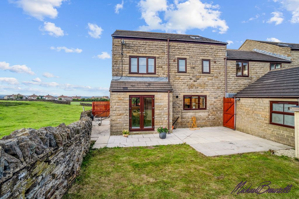 Property photo 2 of 35