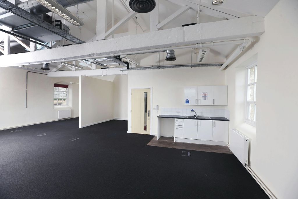 Property photo 3 of 8 999990316.Jpg