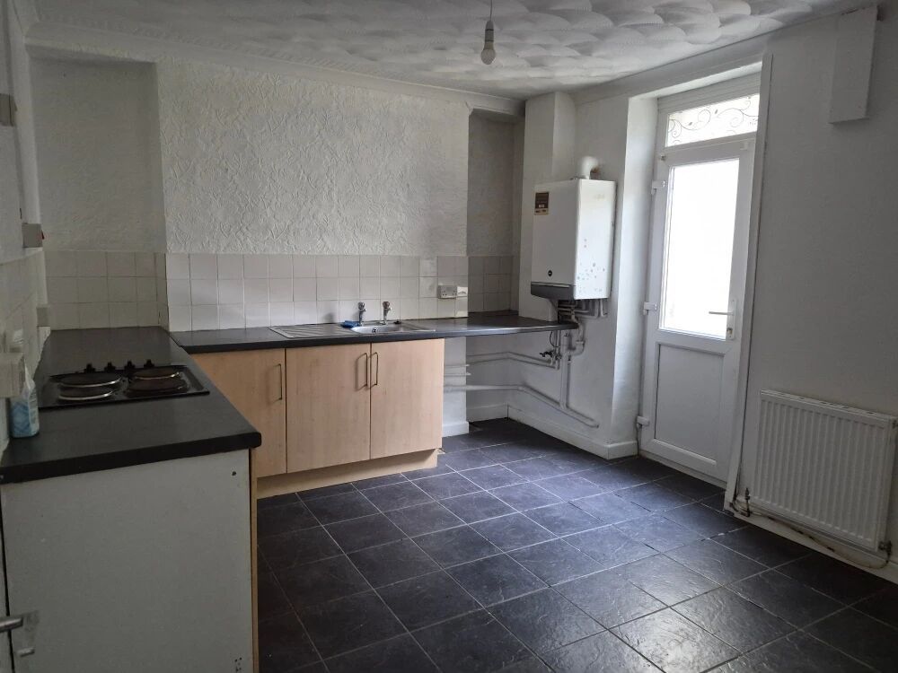 Property photo 2 of 8 Kitchen