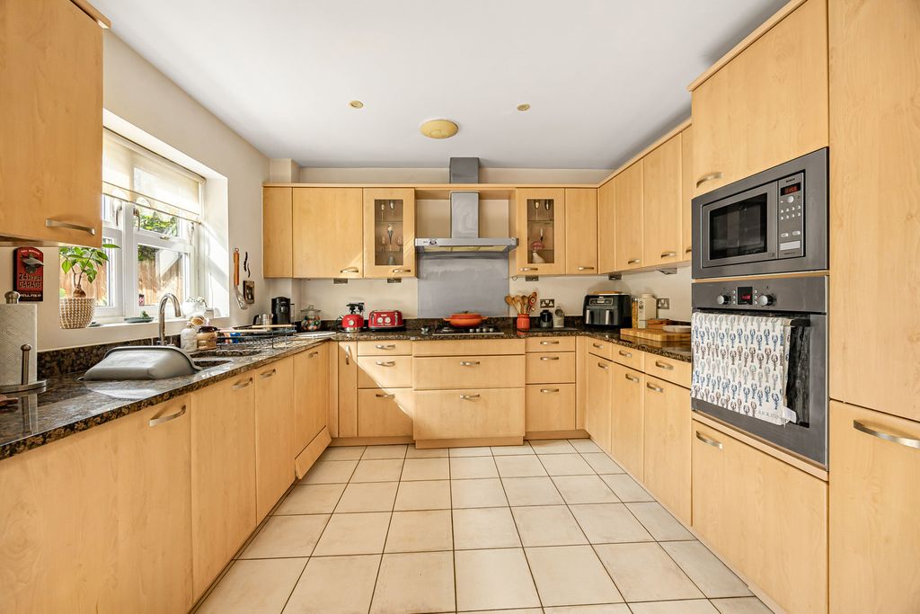 Property photo 3 of 24 Kitchen