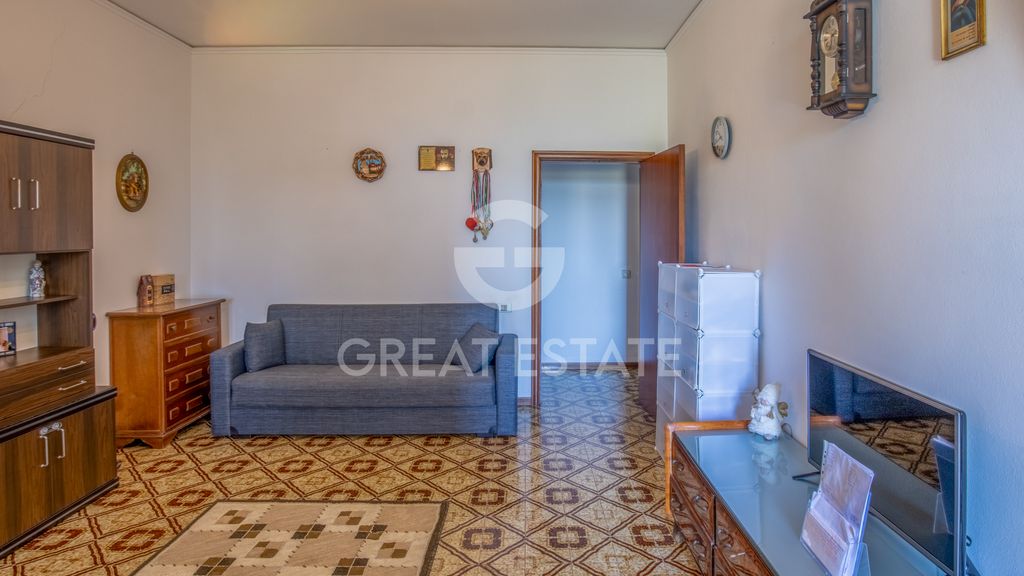 Property photo 2 of 32 Interiors