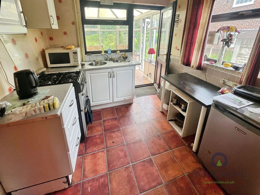 Property photo 2 of 12 Kitchen