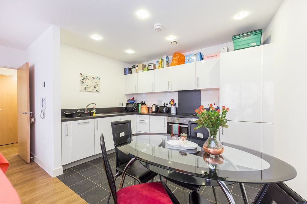 Property photo 3 of 14 Kitchen