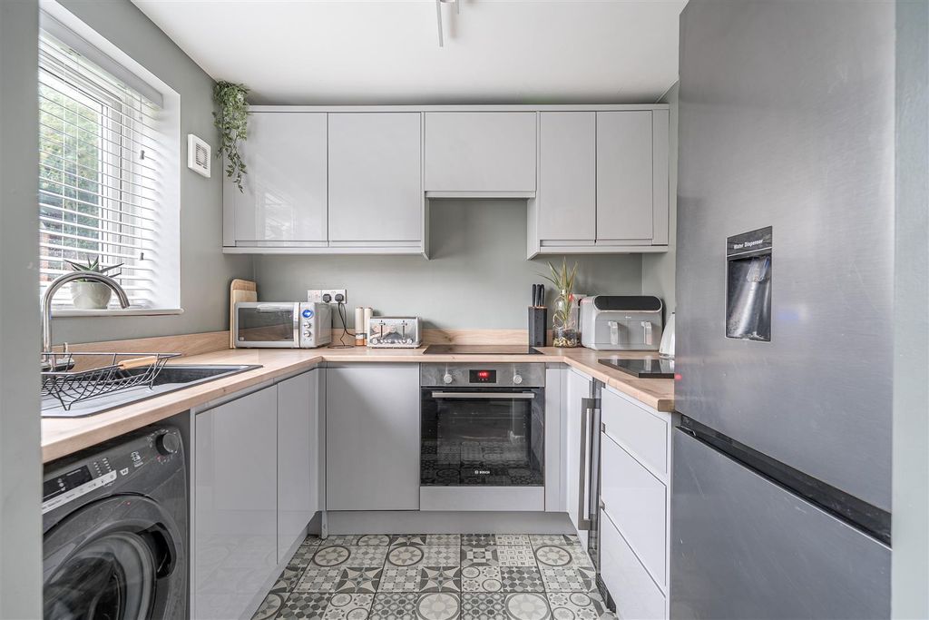 Property photo 2 of 17 Kitchen