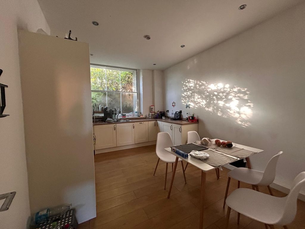 Property photo 3 of 33 231