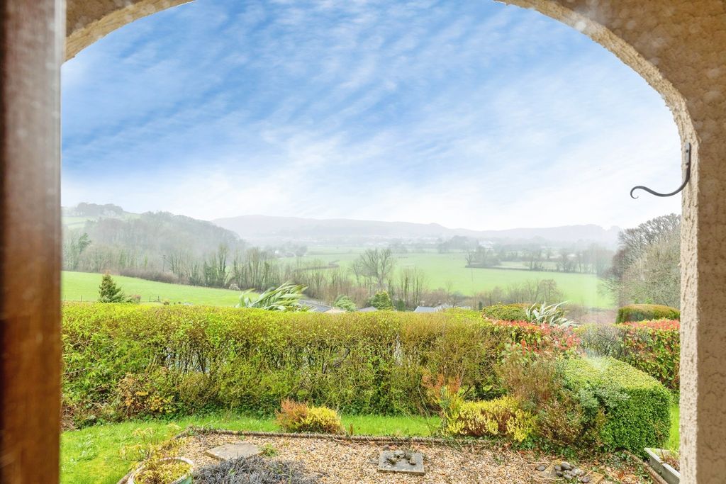 Property photo 2 of 20 Pbox-Img.Jpg