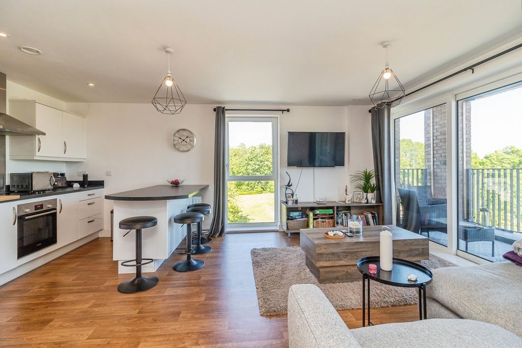 Property photo 2 of 19 Pbox-Img.Jpg