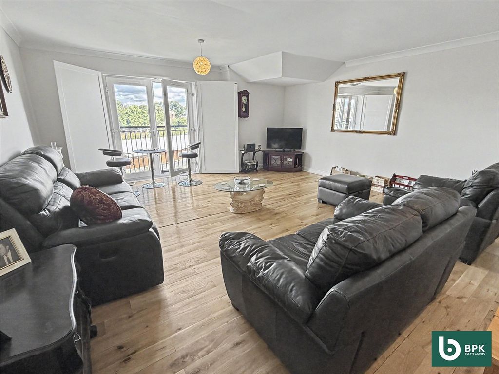 Property photo 2 of 19 Picture No. 01
