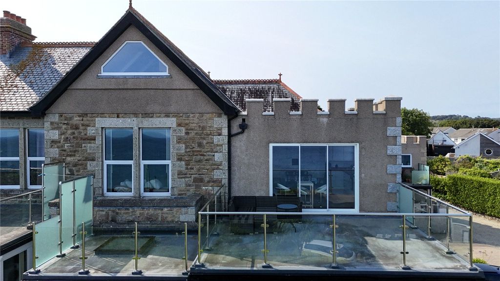 Property photo 3 of 25 Front