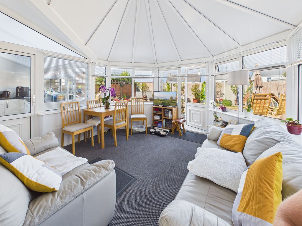 Property photo 3 of 20 Conservatory